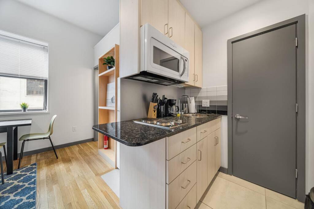 Simple Furnished Studio In The Heart Of บอสตัน ภายนอก รูปภาพ